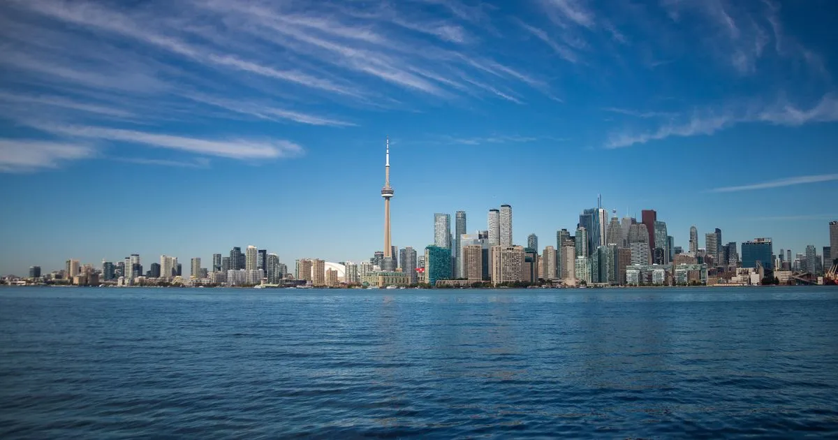 Toronto skyline with the CN Tower - quick loans Ontario